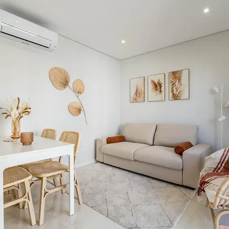 Iate Apartman